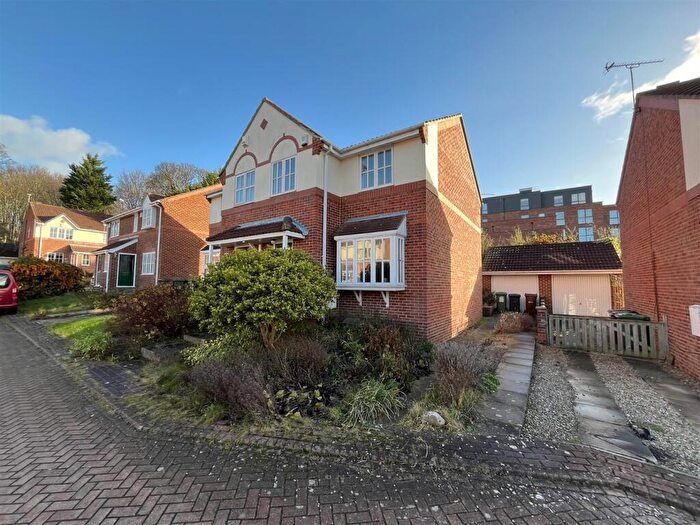 3 Bedroom Semi-Detached House For Sale In The Wickets, Meanwood., LS6