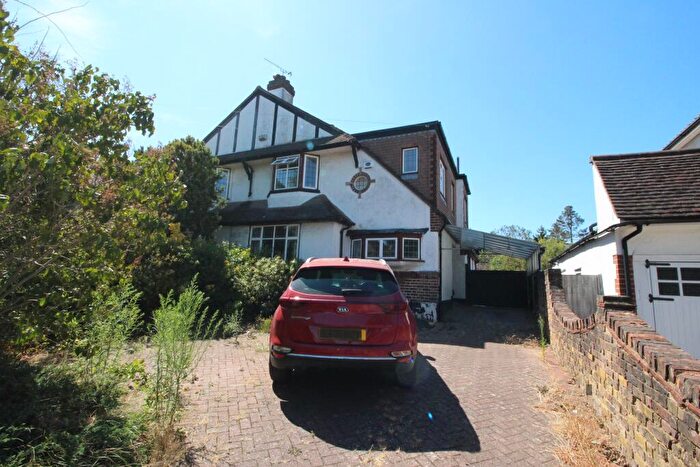 4 Bedroom Semi Detached House For Sale In Tudor Avenue, Worcester Park, KT4