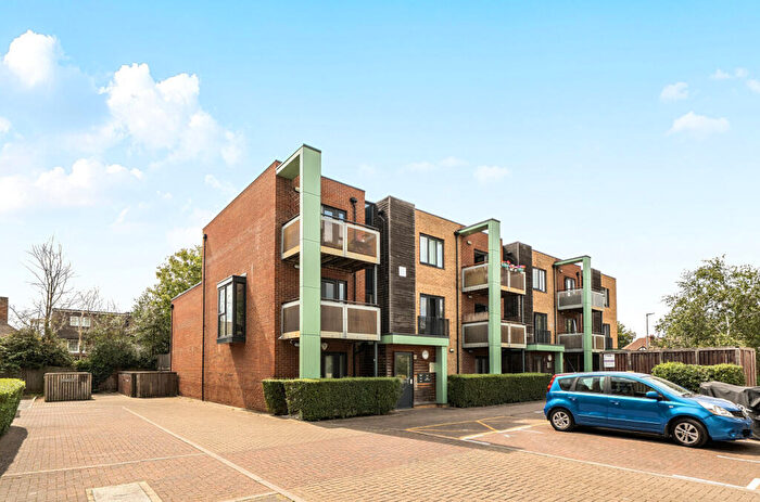 2 Bedroom Apartment For Sale In Aventine Avenue, Mitcham, CR4