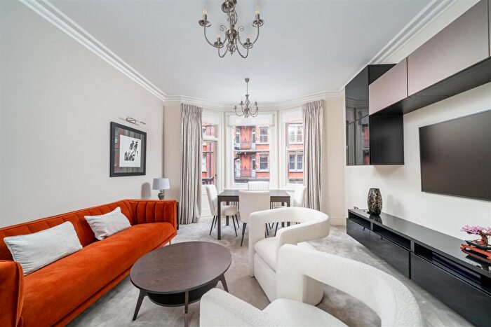 3 Bedroom Apartment To Rent In Clarence Gate Gardens Glentworth Street, Marylebone, NW1
