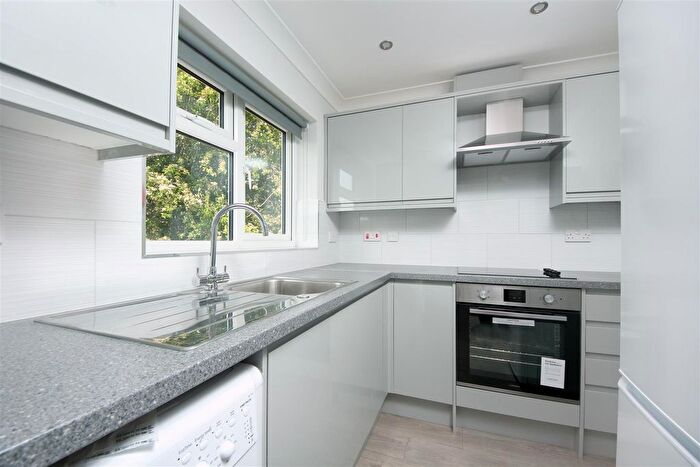 3 Bedroom Flat To Rent In Cecil Road, W3