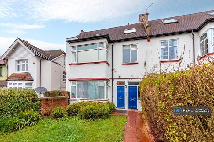 2 Bedroom Flat To Rent In Chatsworth Road, London, NW2