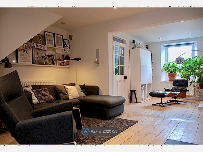 3 Bedroom Semi-Detached House To Rent In Shelburne Road, Calne, SN11