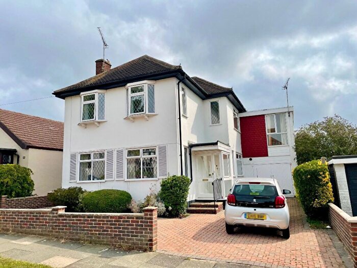 4 Bedroom Detached House For Sale In Flemming Avenue, Leigh-On-Sea, Essex, SS9