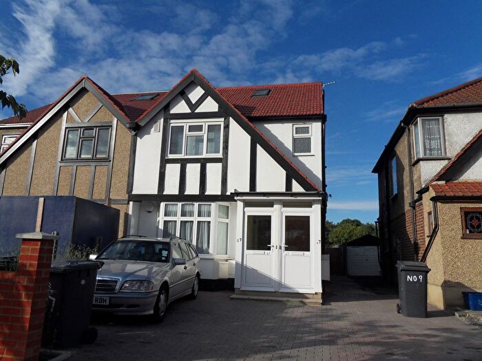 2 Bedroom Maisonette To Rent In Great North Way, Hendon, NW4