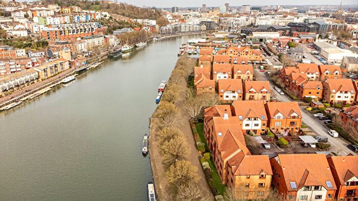 2 Bedroom Maisonette For Sale In Westbrooke Court, Cumberland Close, Bristol, BS1