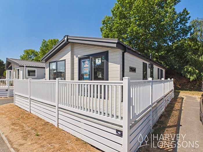 2 Bedroom Park Home For Sale In Birchington Vale Holiday Park, CT7
