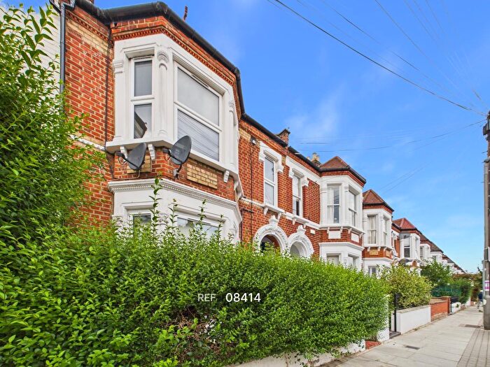 2 Bedroom Flat To Rent In Childebert Road, London, SW17