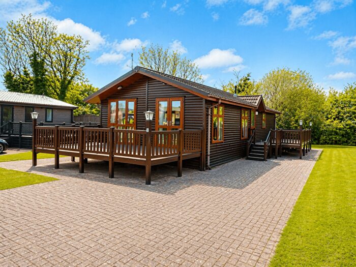 2 Bedroom Lodge For Sale In Seaview Avenue, Colchester, CO5