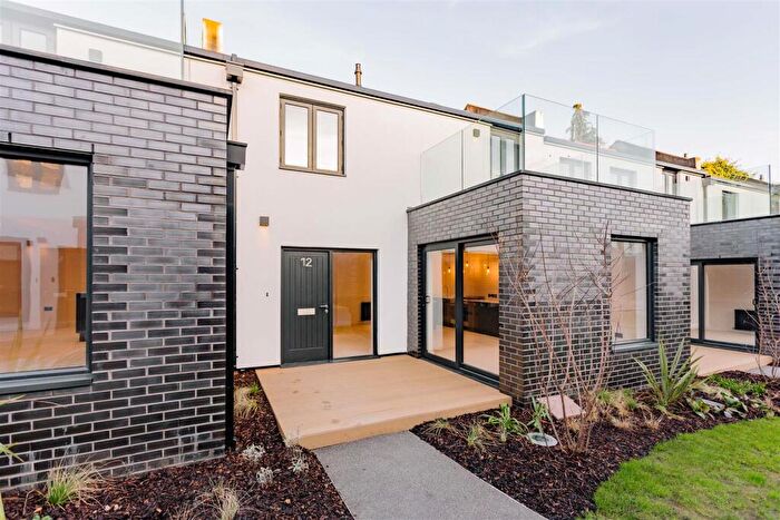 2 Bedroom Terraced House To Rent In Fonthill Mews, Finsbury Park, N4