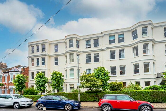 3 Bedroom Flat To Rent In Disraeli Gardens, Putney, London, SW15