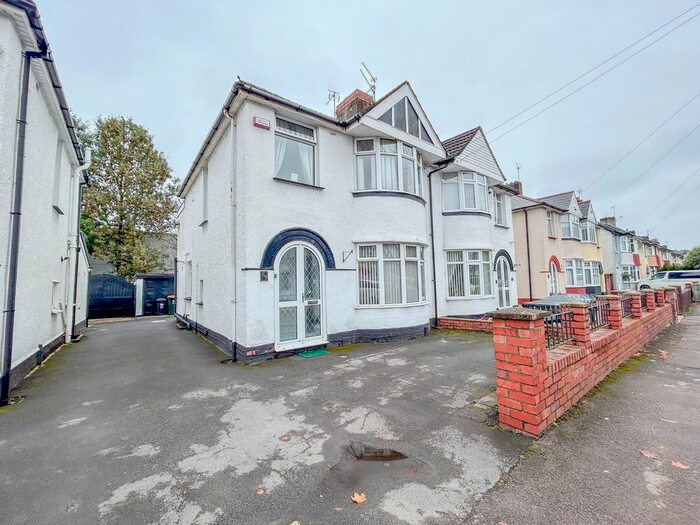 3 Bedroom Semi-Detached House For Sale In Mendalgief Road, Newport, NP20