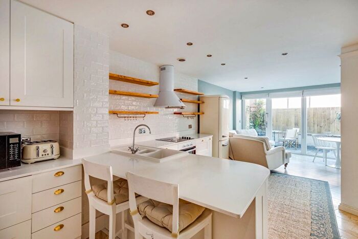 1 Bedroom Flat For Sale In Battersea Park Road, Battersea, SW8