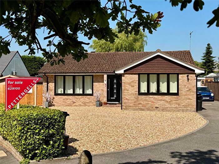 4 Bedroom Bungalow For Sale In Oak Road, New Milton, Hampshire, BH25