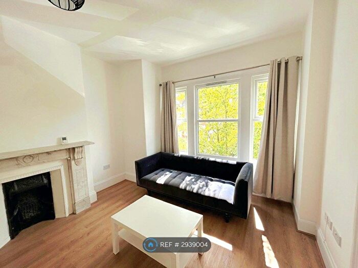 1 Bedroom Flat To Rent In Gubyon Avenue, London, SE24