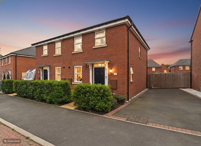 2 Bedroom Semi-Detached House For Sale In Garry Street, Leicester, LE19