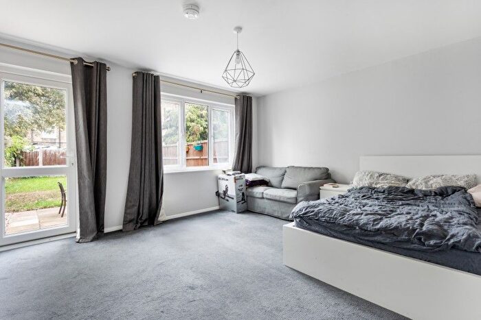 3 Bedroom Property To Rent In Chatham Street, SE17