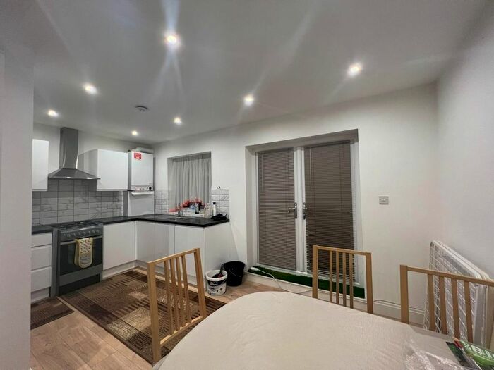 3 Bedroom Terraced House To Rent In Lancing Gardens, London, N9