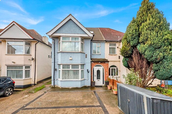 4 Bedroom Semi-Detached House For Sale In North Circular Road, London, NW10