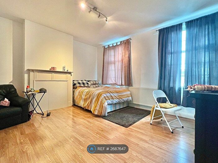 3 Bedroom Flat To Rent In Midland Court, London, NW3