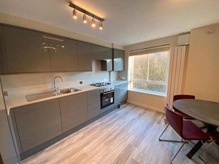 3 Bedroom Flat To Rent In Brown Street, Newington, Edinburgh, EH8