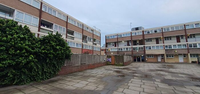 4 Bedroom Maisonette To Rent In Southwater Close, London, E14