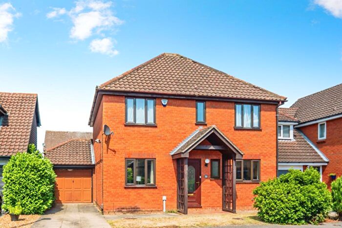 4 Bedroom Detached House For Sale In Harrold Priory, Bedford, MK41