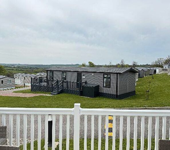 2 Bedroom Park Home For Sale In Meadow Lakes Holiday Park, PL26