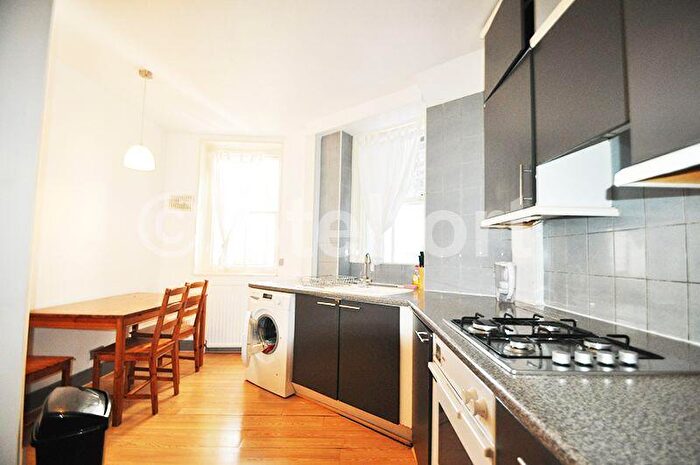 3 Bedroom Apartment To Rent In Clarence Gate Gardens, Glentworth Street, London, NW1