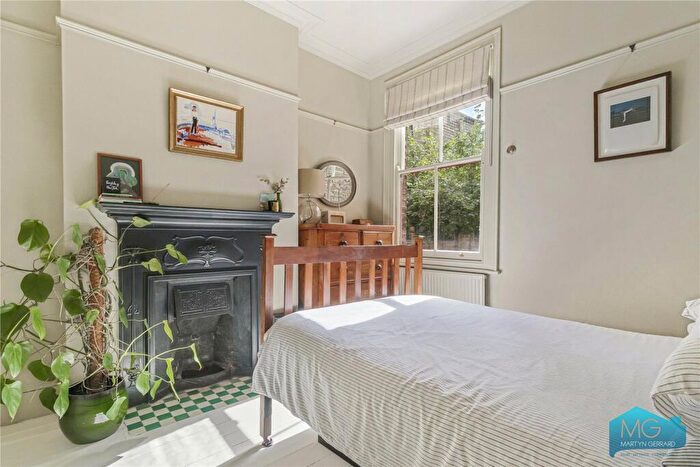 2 Bedroom Apartment For Sale In Sutton Road, London, N10