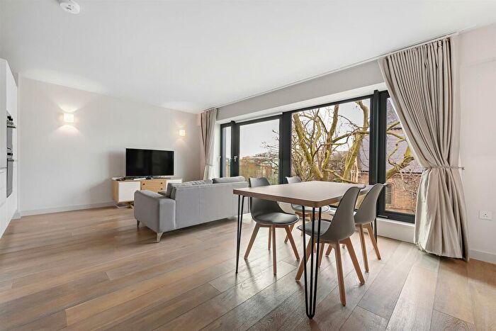 2 Bedroom Flat To Rent In Hortensia Road, Chelsea, London, SW10