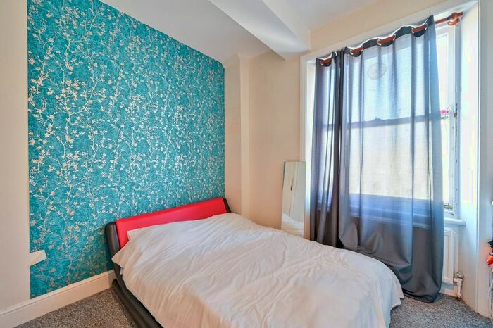 Studio To Rent In Castletown Road, Barons Court, London, W14
