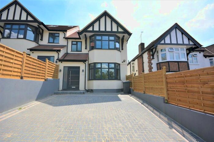 5 Bedroom Semi-Detached House To Rent In Westside, London, NW4