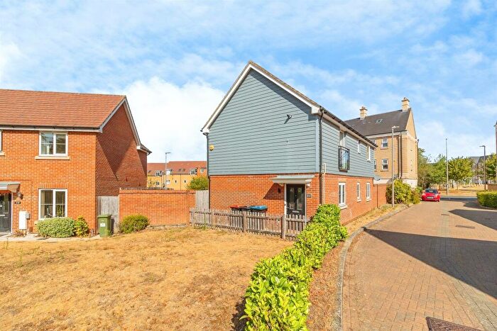 2 Bedroom House For Sale In Hopcrofts Meadow, Redhouse Park, Milton Keynes, MK14