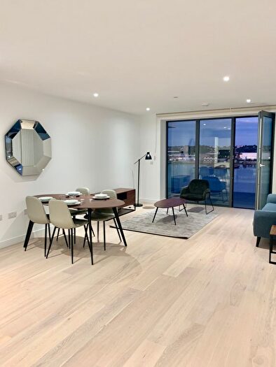 2 Bedroom Flat To Rent In Cable Street, London, E16