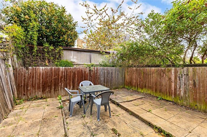 3 Bedroom Flat To Rent In Tooting Bec Road, London, SW17