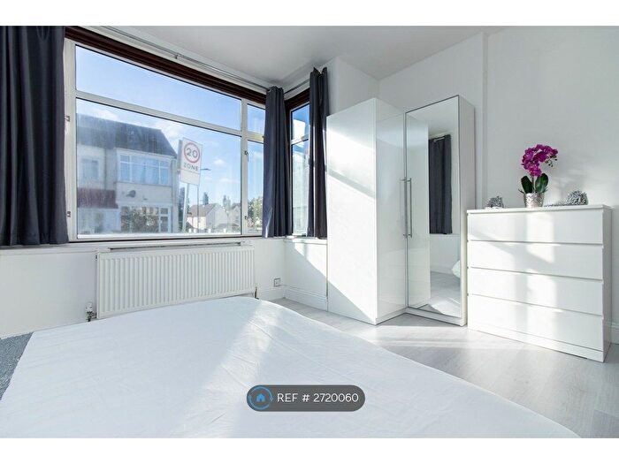 2 Bedroom Flat To Rent In Dartmouth Road, London, NW4