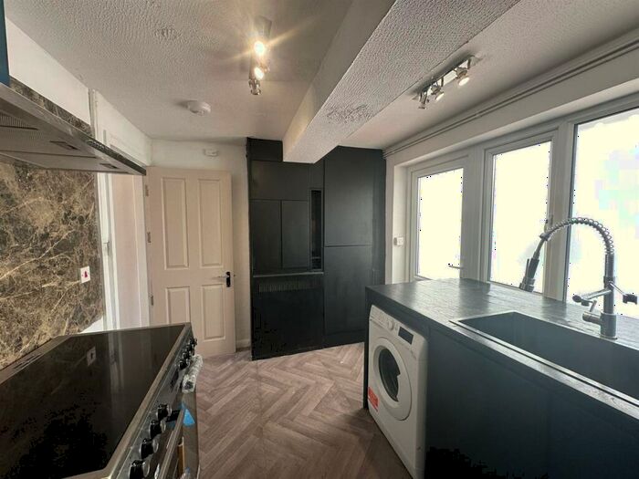 4 Bedroom House To Rent In Sinnott Road, London, E17