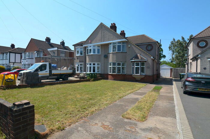 4 Bedroom Semi-Detached House To Rent In Hurst Road, Sidcup, DA15