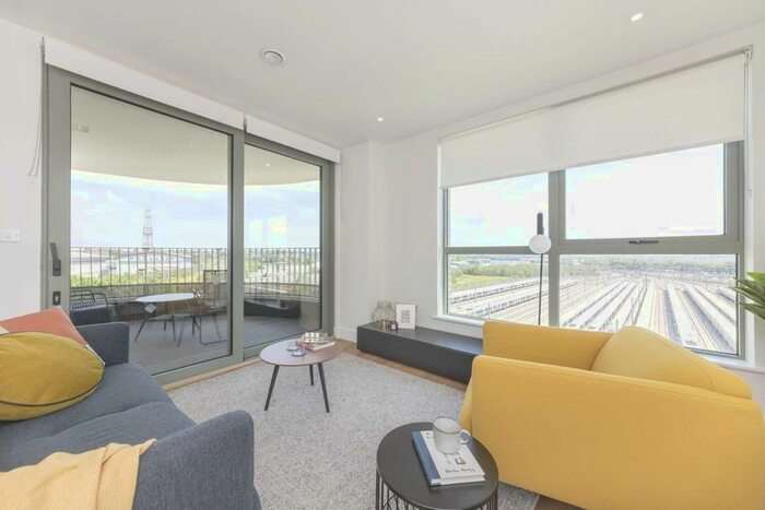 2 Bedroom Flat To Rent In Green Street, London, NW10