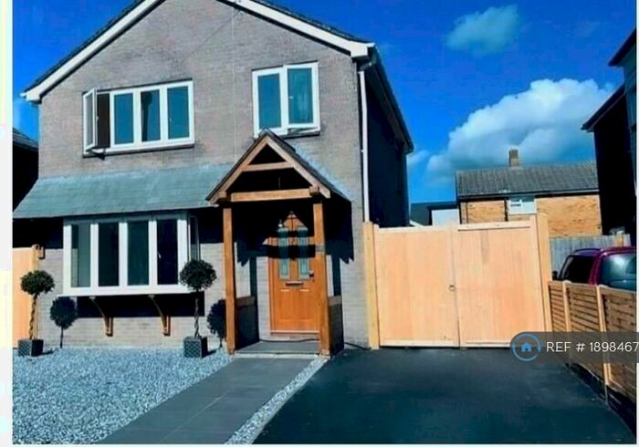 3 Bedroom Detached House To Rent In Queens Road, Christchurch, BH23