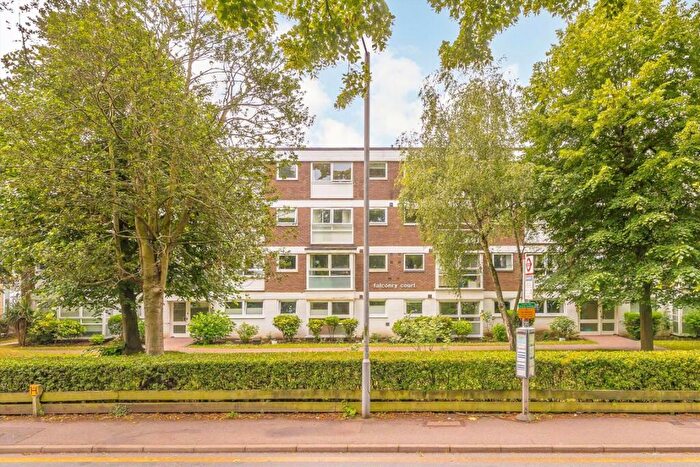 3 Bedroom Flat For Sale In Fairfield South, Kingston Upon Thames, KT1