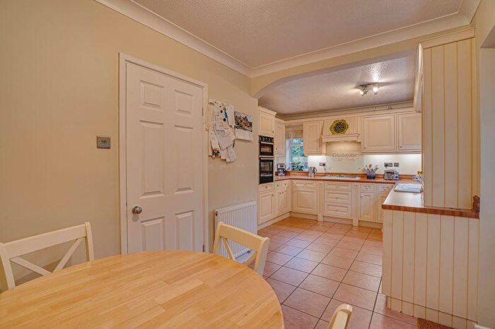 4 Bedroom Detached House For Sale In St. Pauls Road, Sarisbury Green, SO31