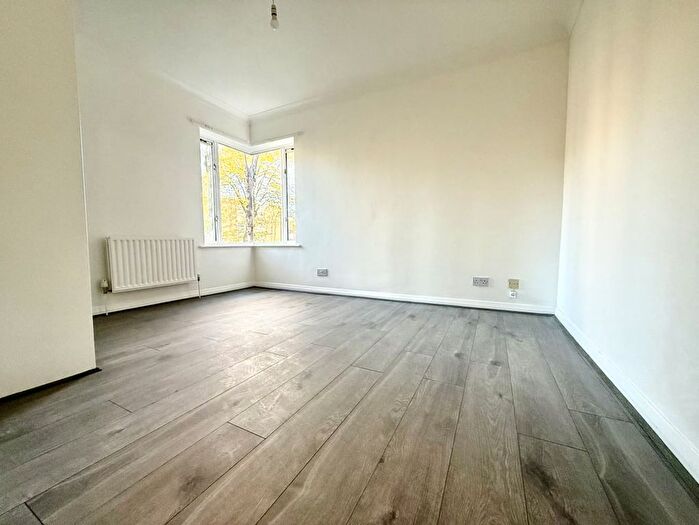 1 Bedroom Flat To Rent In Cedar Road, Sutton, SM2