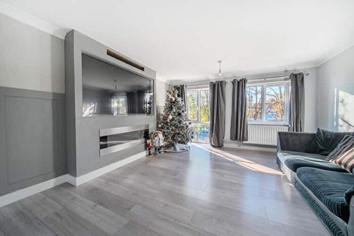 2 Bedroom Flat For Sale In Anders Corner, Bracknell, Berkshire, RG42