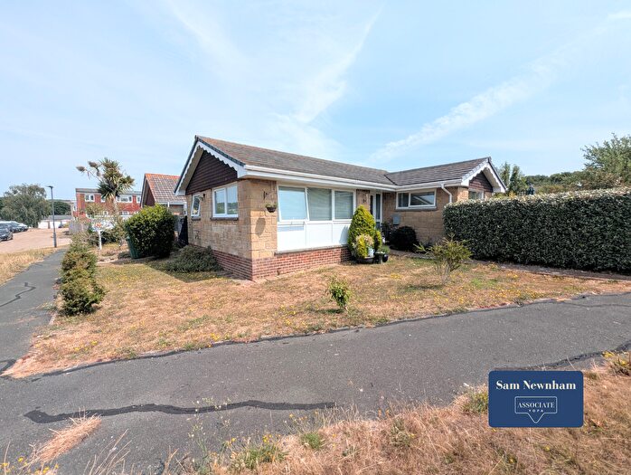 3 Bedroom Bungalow For Sale In Central Way, Sandown, PO36