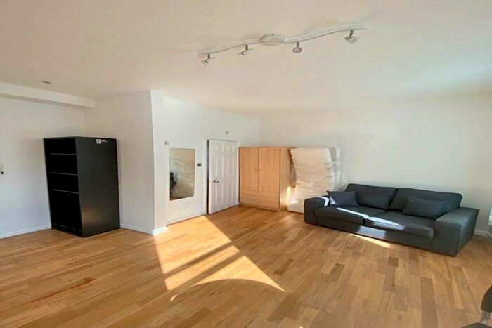 Flat To Rent In Brecknock Road, Tufnell Park, N7