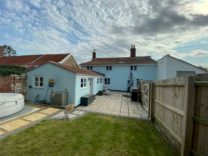 6 Bedroom Detached House For Sale In Hopton, Diss, IP22