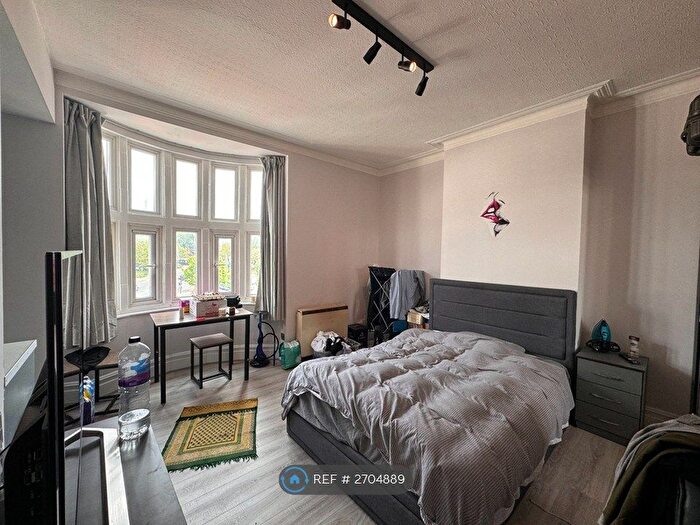 Studio To Rent In High Street, London, W3