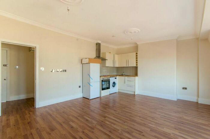 1 Bedroom Flat To Rent In High Road, North Finchley, London, N12